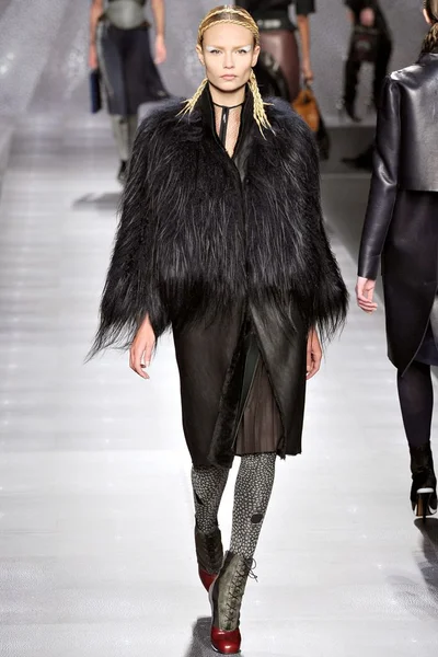 Look 30